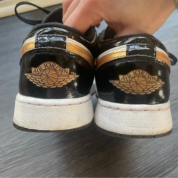 Air Jordan 1 Low SE Gold Toe Black Metallic Gold Speckle White Nike 8.5W 7M 7Y - Picture 7 of 9